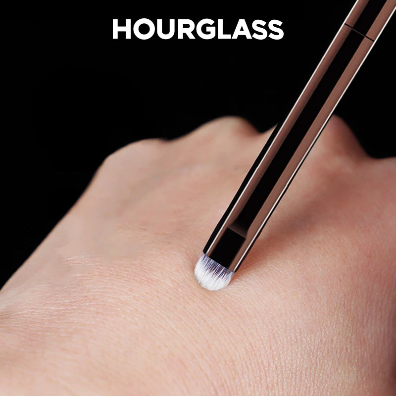 Hourglass Makeup Brush- No.11 Eyetail Brush Soft and Skin-friendly Fiber Hair Smudge Brush Fashion Design Single Eye Brush